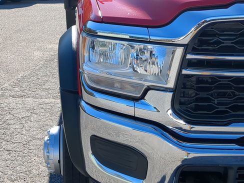 Used 2021 RAM 5500 Tradesman w/ Chrome Appearance Group image 8