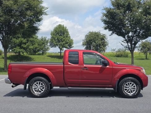 Used 2014 Nissan Frontier SV w/ SV Value Truck Package AWD/4WD image 9