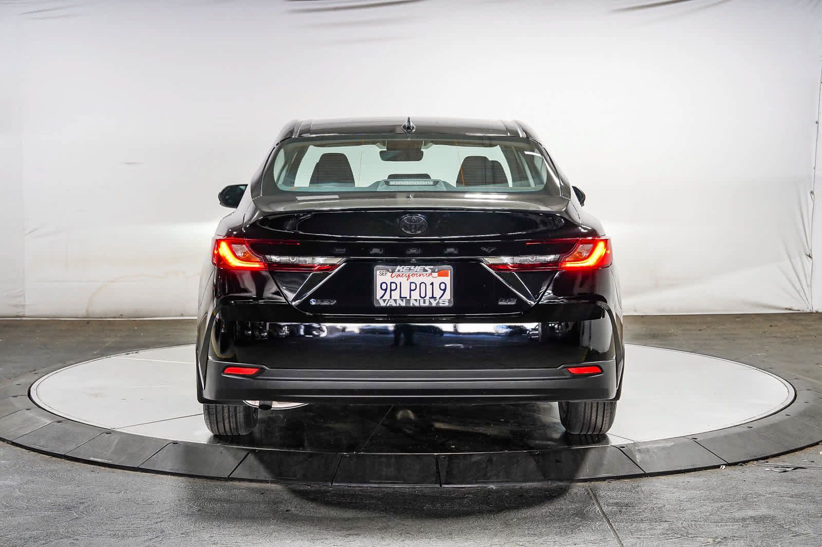 Used 2025 Toyota Camry LE w/ Convenience Package FWD image 3