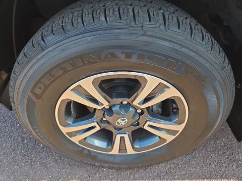 Certified 2019 Toyota Tacoma TRD Sport AWD/4WD image 12