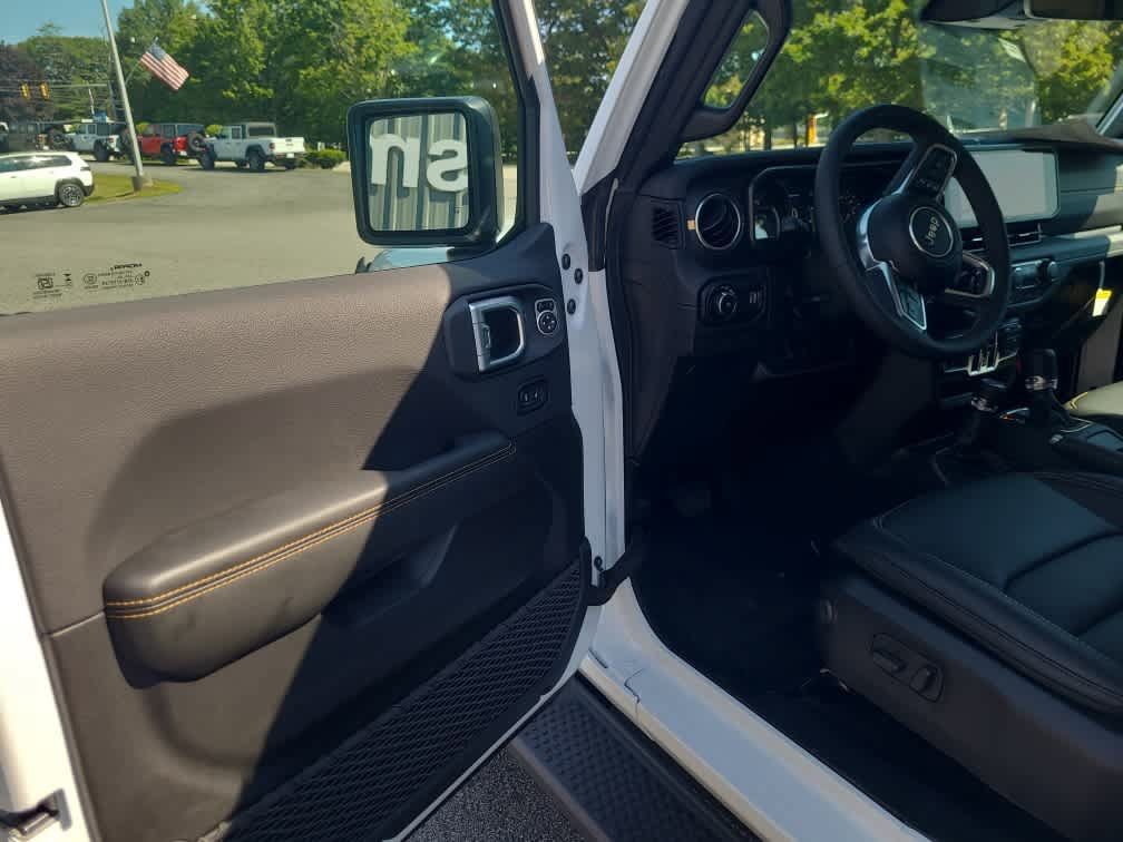 New 2026 Jeep Wrangler Unlimited Sahara AWD/4WD image 10