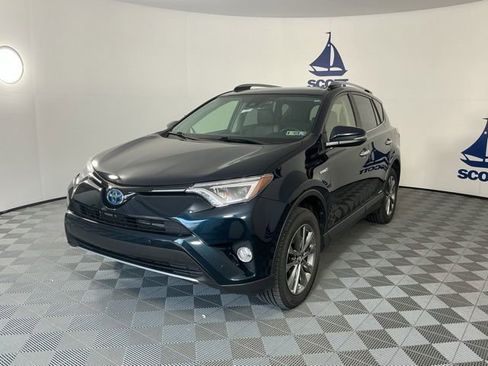 Used 2018 Toyota RAV4 Limited AWD/4WD image 3