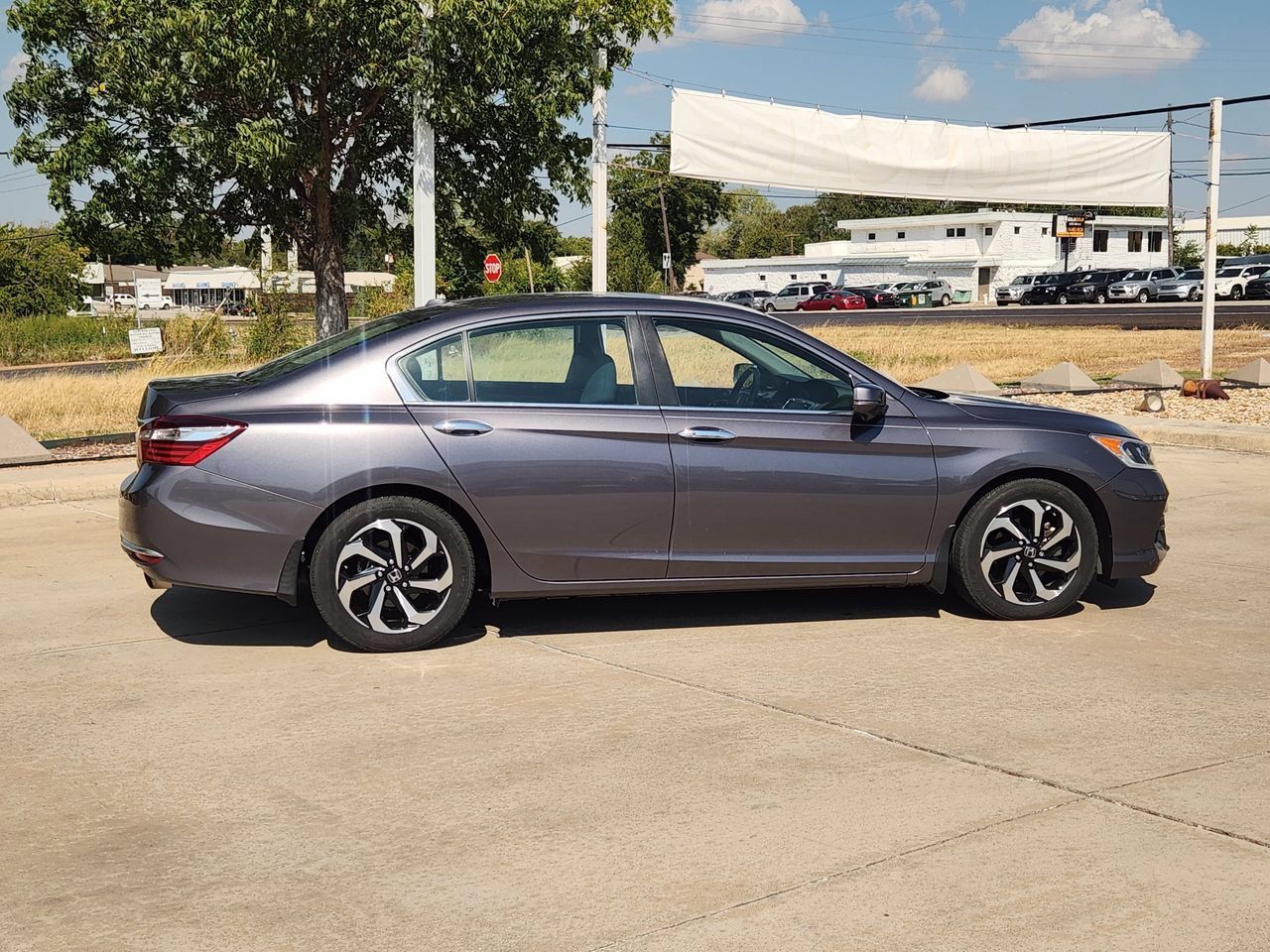 Used 2017 Honda Accord EX image 8