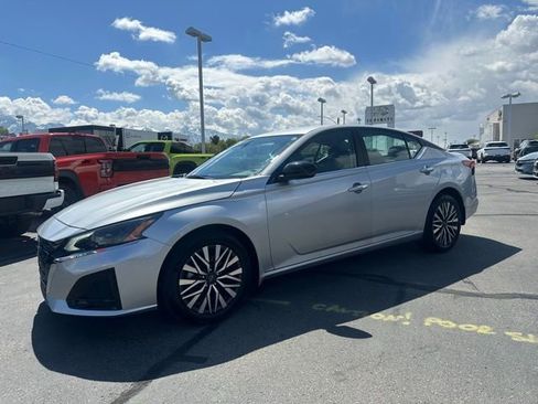 Used 2024 Nissan Altima 2.5 SV FWD image 6