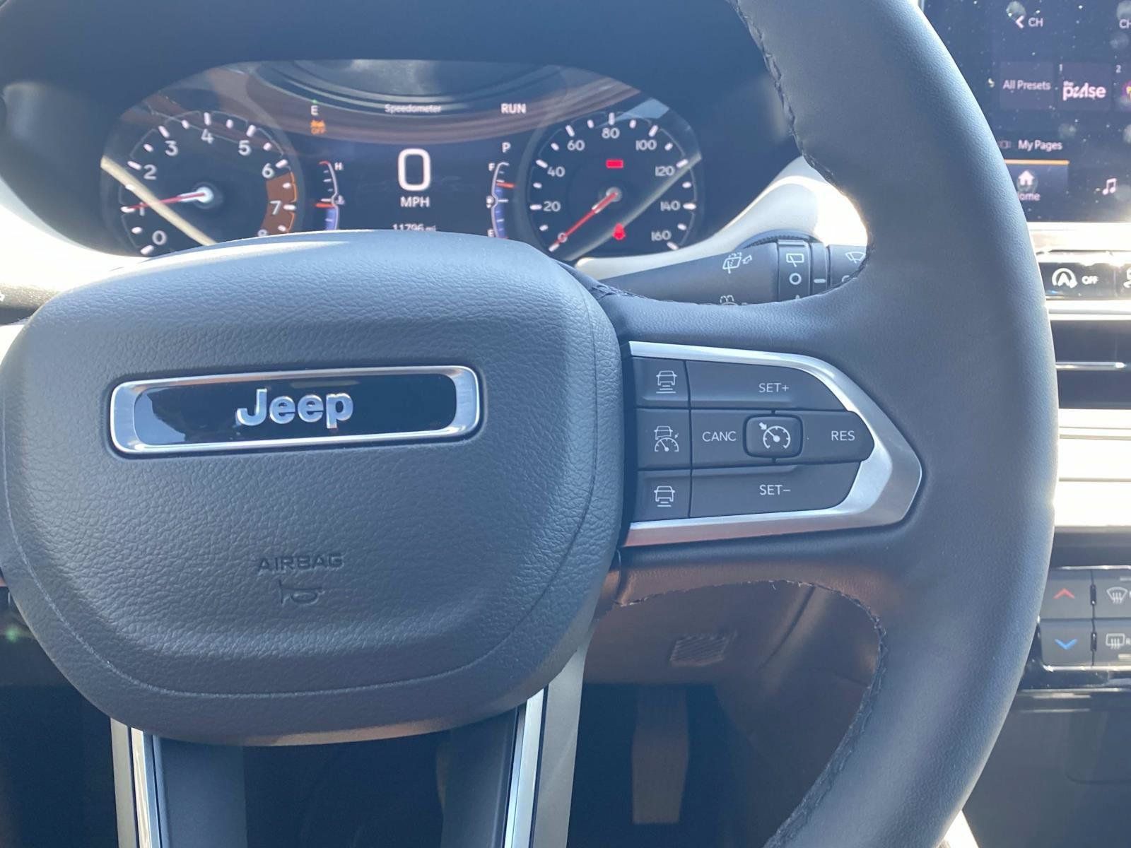 Used 2025 Jeep Compass Limited w/ Mopar Graphics Package AWD/4WD image 42