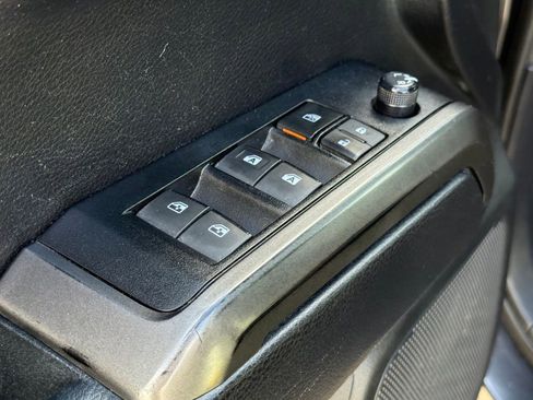 Used 2021 Toyota Tacoma TRD Off-Road w/ Technology Package AWD/4WD image 17