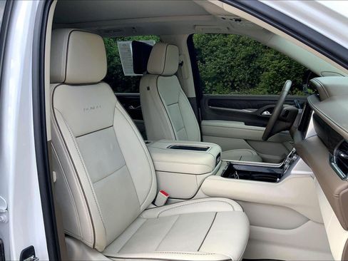 Used 2023 GMC Yukon Denali AWD/4WD image 7