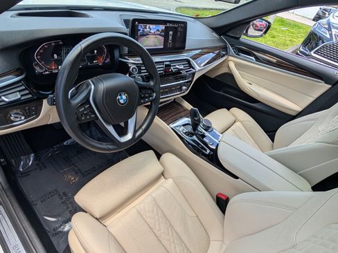 Used 2023 BMW 530i w/ Premium Package RWD image 10