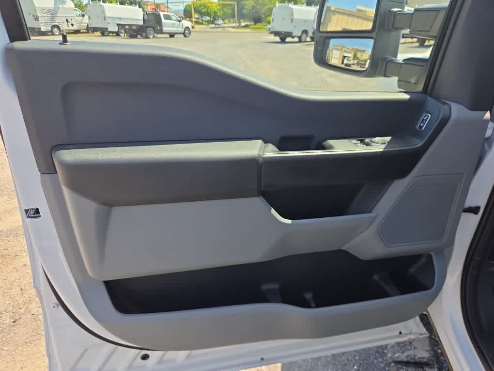 New 2025 Ford F350 XL w/ XL Chrome Package RWD image 14