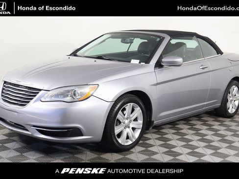 Used 2014 Chrysler 200 Touring FWD image 1