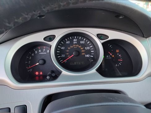 Used 2004 Toyota Highlander Limited image 12