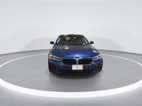 Certified 2022 BMW 530e xDrive w/ Premium Package image 3