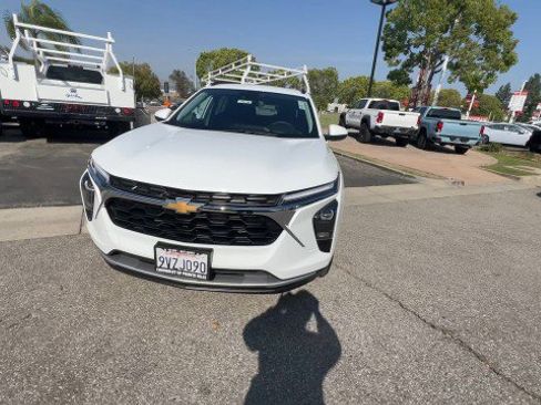 Used 2025 Chevrolet Trax LT w/ Driver Confidence Package image 3