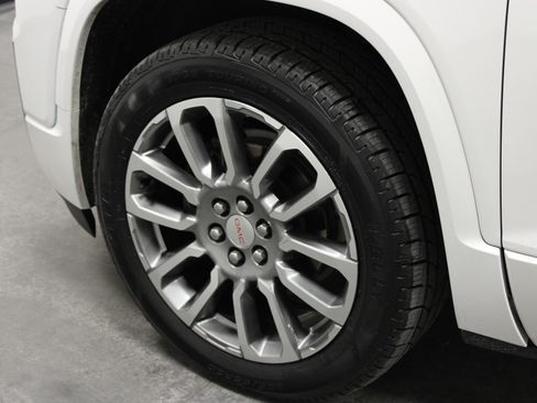 Used 2022 GMC Acadia Denali w/ Denali Technology Package image 10