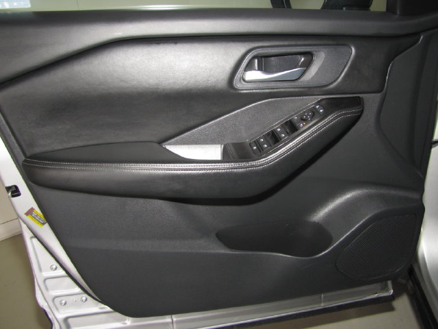 Used 2025 Nissan Rogue SV FWD image 33