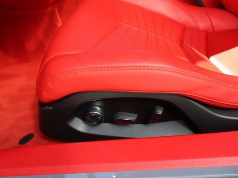 Used 2024 Chevrolet Corvette Stingray w/ Body-Color Dual Roof Package image 26