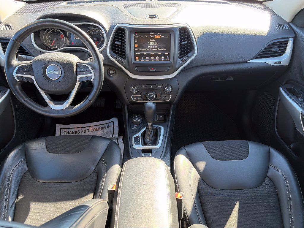 Used 2018 Jeep Cherokee Latitude Plus w/ Cold Weather Group AWD/4WD image 10