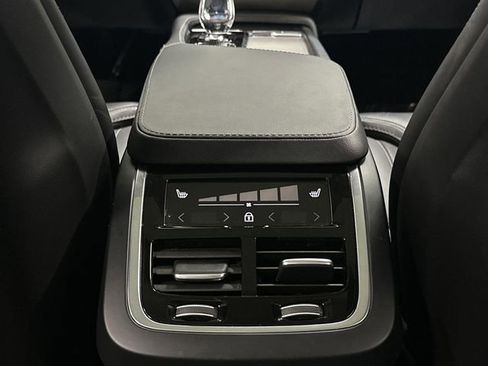 Used 2024 Volvo XC90 B6 Ultimate w/ Lounge Package image 34