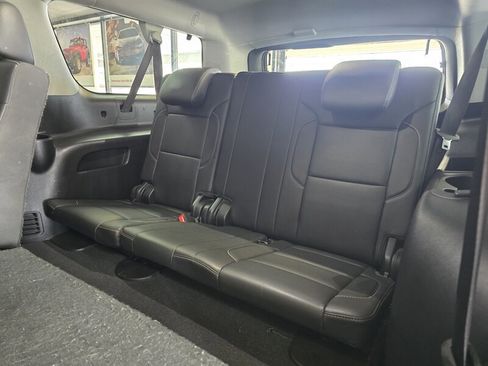 Used 2020 Chevrolet Suburban LT image 12