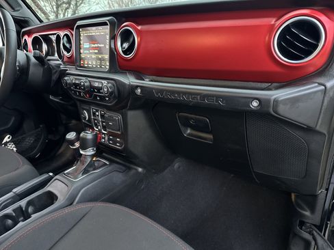 Used 2023 Jeep Wrangler Unlimited Rubicon w/ Cold Weather Group image 23