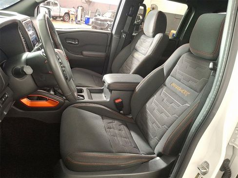 Used 2022 Nissan Frontier PRO-4X w/ Technology Package image 16