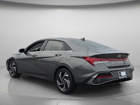 Certified 2025 Hyundai Elantra SEL FWD image 6