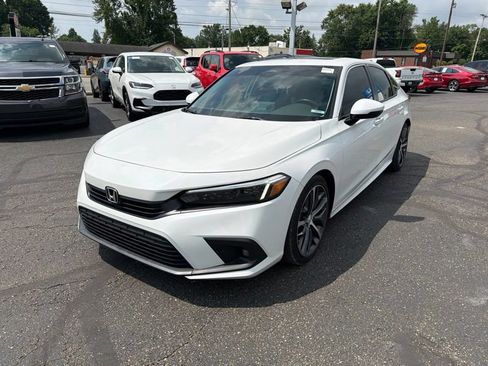 Used 2024 Honda Civic Touring image 3