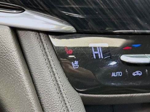 Used 2020 Cadillac XT6 Premium Luxury image 23