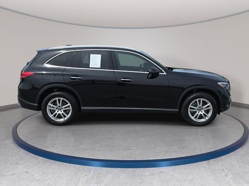 Used 2023 Mercedes-Benz GLC 300 4MATIC image 4