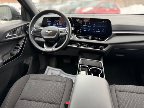 Used 2025 Chevrolet Equinox LT w/ Safety and Technology Package image 10