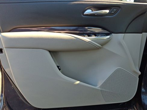 Used 2023 Cadillac XT4 Luxury w/ Cold Weather Package image 13