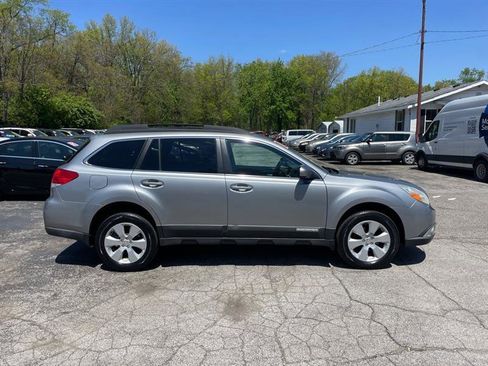 Used 2010 Subaru Outback 2.5i Premium AWD/4WD image 4