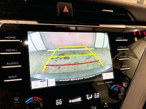 Used 2020 Toyota Camry XLE w/ Sunroof Package image 21