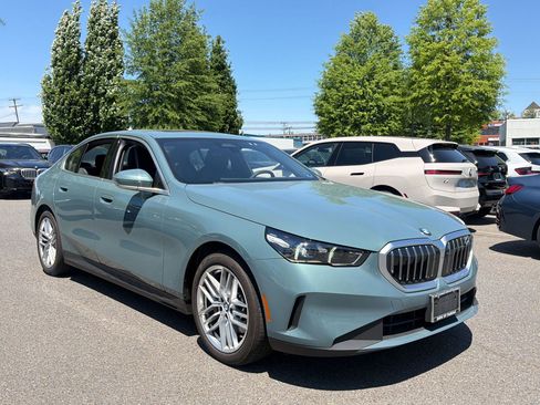 Used 2025 BMW 530i xDrive w/ Premium Package AWD/4WD image 7