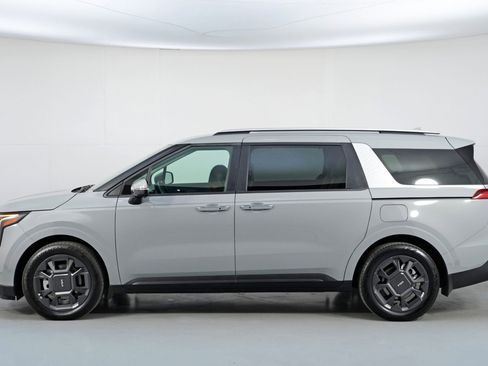 Used 2025 Kia Carnival EX image 52