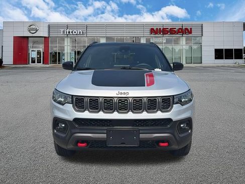 Used 2025 Jeep Compass Trailhawk AWD/4WD image 2