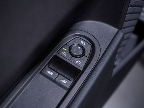 Used 2025 MINI Cooper 2-Door Hardtop image 13