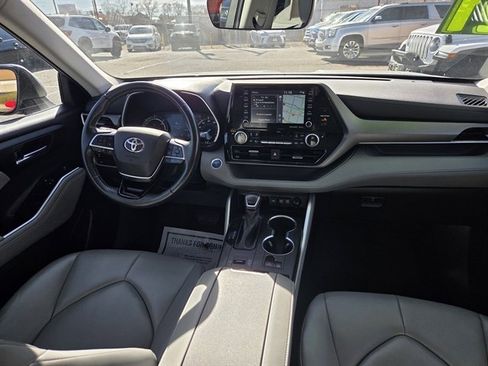 Used 2021 Toyota Highlander XLE image 5