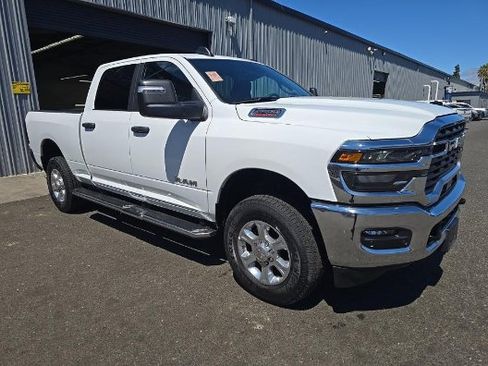 Used 2025 RAM 2500 Big Horn AWD/4WD image 3