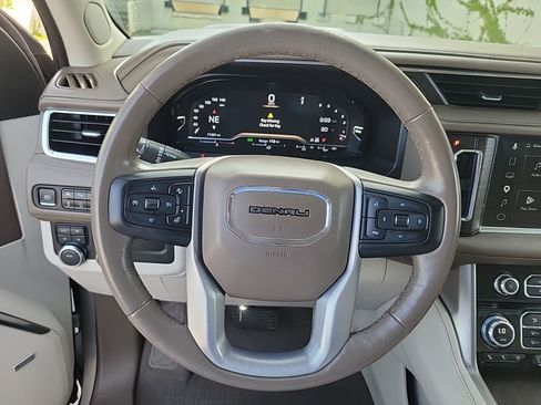 Used 2023 GMC Yukon Denali AWD/4WD image 25