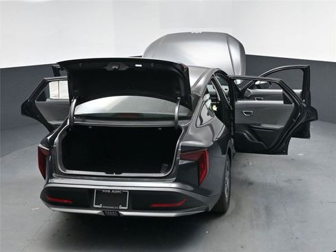 New 2025 Kia K4 LXS image 16