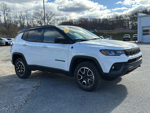 Certified 2024 Jeep Compass Trailhawk image 2
