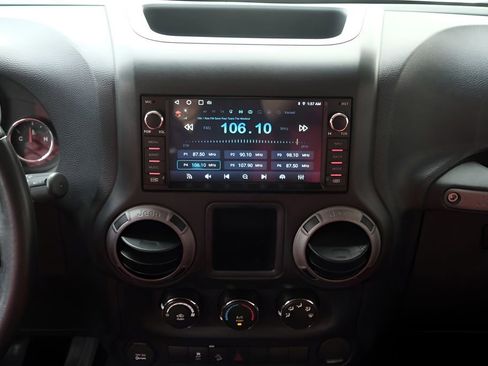 Used 2016 Jeep Wrangler Unlimited Sport w/ Connectivity Group AWD/4WD image 29