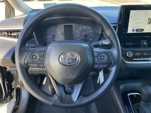 Used 2025 Toyota Corolla LE image 34