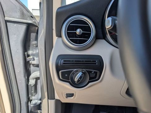 Used 2021 Mercedes-Benz GLC 300 image 11