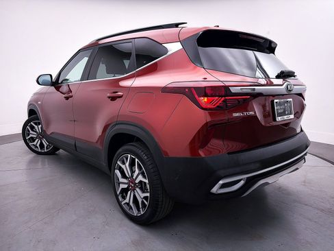 Used 2021 Kia Seltos S image 2