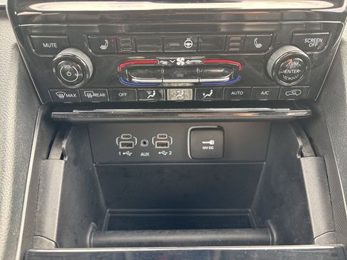 Used 2023 Jeep Grand Cherokee L Limited image 41