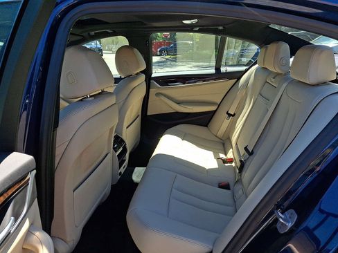 Used 2020 BMW 530i xDrive w/ Convenience Package AWD/4WD image 11