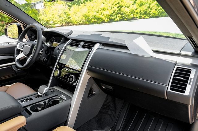 New 2026 Land Rover Discovery Limited Edition AWD/4WD image 18