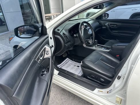 Used 2015 Nissan Altima 2.5 SL w/ Technology Package FWD image 5